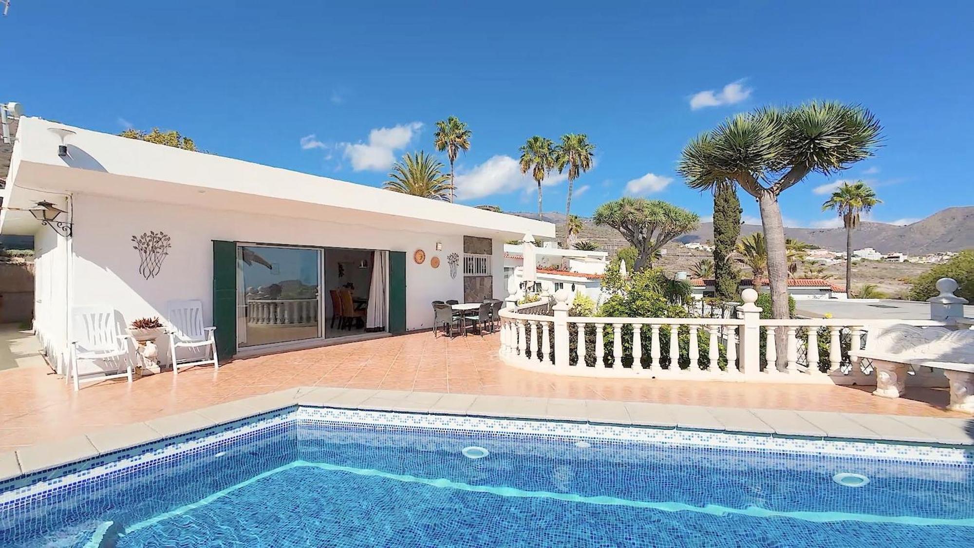 Villa Detached Villa, Private Pool Only 10 Minutes Cristianos *